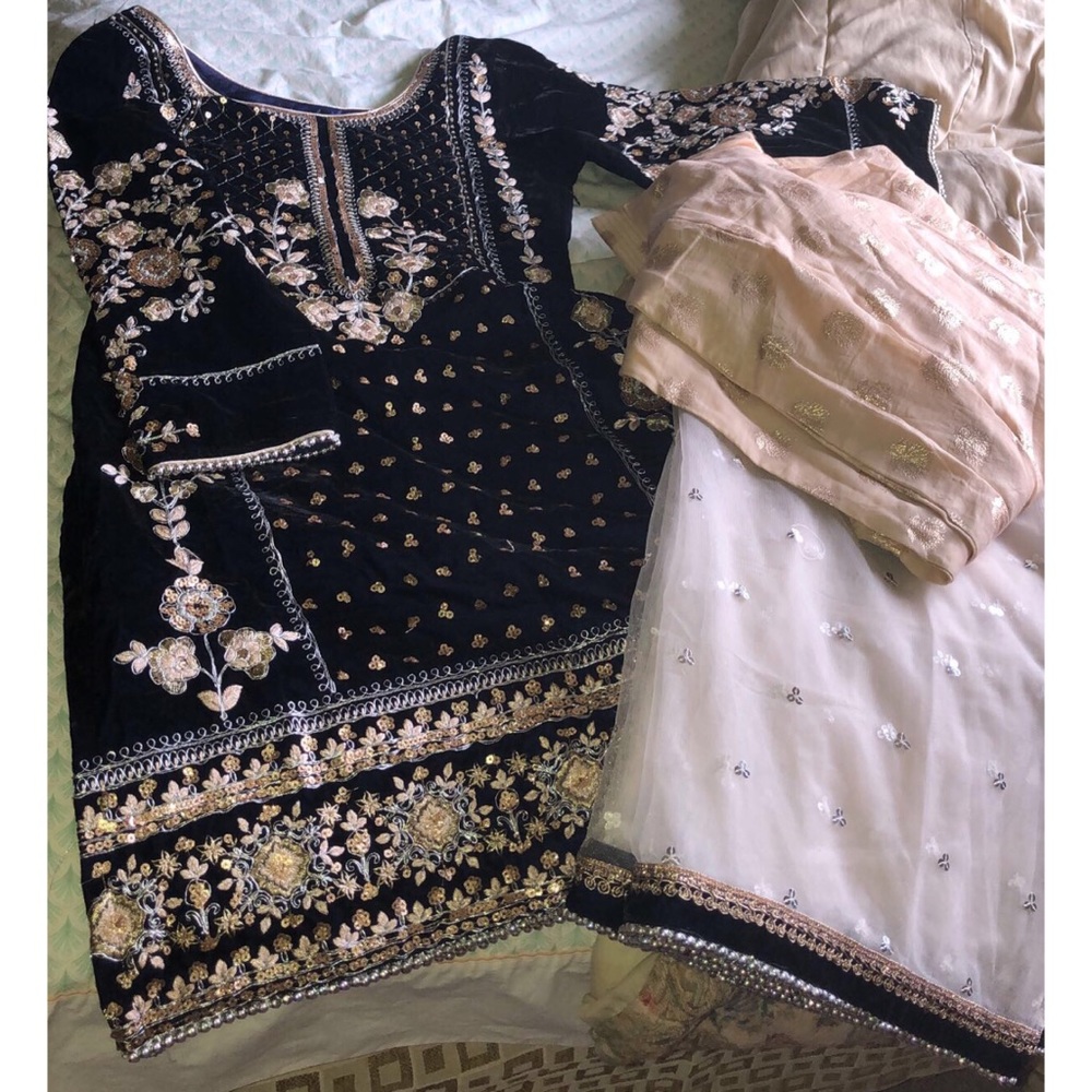 Lashkaraa Velvet Salwar Kameez- Size 36/US Size 6